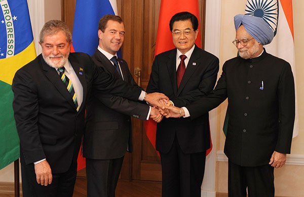 Los presidentes de Brasil, Rusia, China e India se reúnen por primera vez en 2009 para plantear una estrategia que les permita aumentar su influencia en medio de la grave crisis financiera mundial