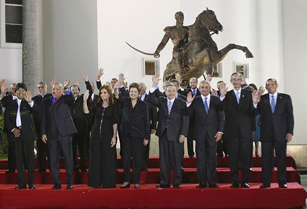 Foto de familia tras la Cumbre en Caracas en diciembre de 2011