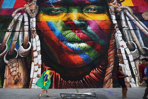Un mural del artista Eduardo Kobra en Río de Janeiro, Brasil