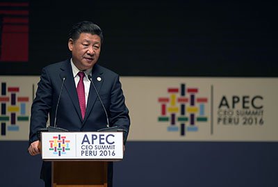 El presidente de China, XI Jinping, interviene durante una de las cumbres del Foro de Cooperación Económica Asia-Pacífico en 2016.
