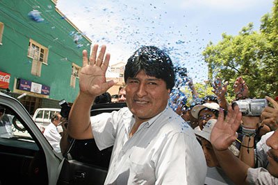 El presidente Evo Morales es vitoreado por sus votantes en Cochabamba, Bolivia