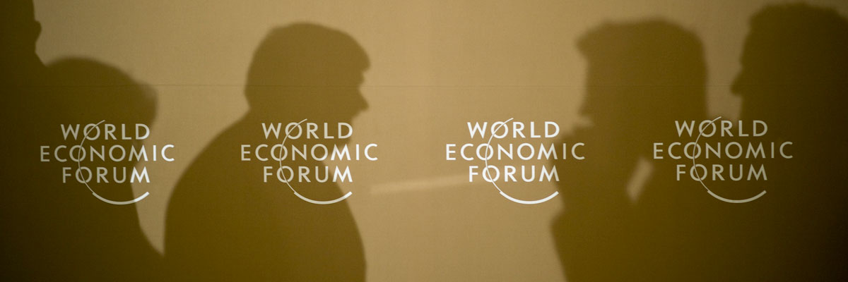 Las sombras de los miembros de un panel durante la celebración del Foro Económico Mundial en Davos Suiza. Johannes Eisele/AFP/Getty Images