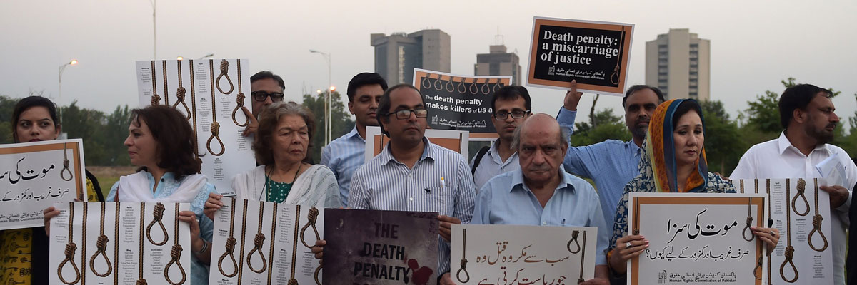 Activistas paquistaníes protestan contra la pena de muerte en Islamabad, octubre 2015. Aamir Qureshi/AFP/Getty Images